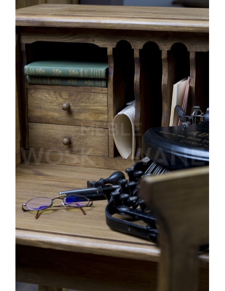 sekretarzyk z drewna