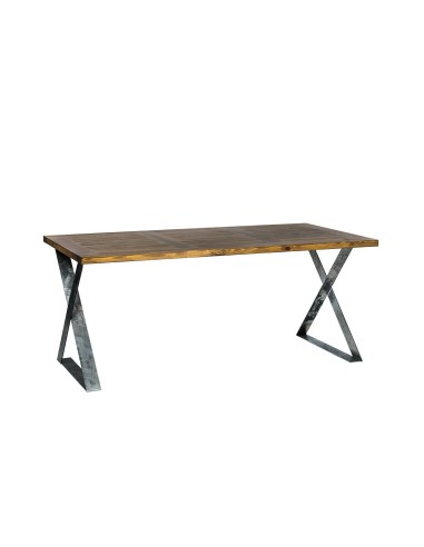 Stół industrialny w kuchni