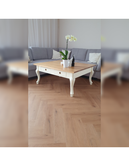 STOLIK Z NÓŻKAMI LUDWIKOWYMI