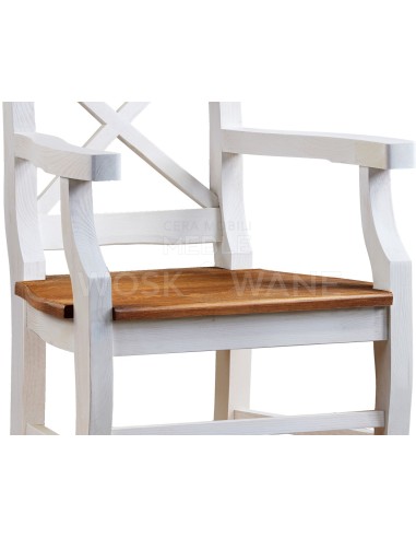 Biały fotel stylowy z drewna
