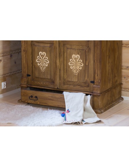 SZAFA  W STYLU GÓRALSKIM