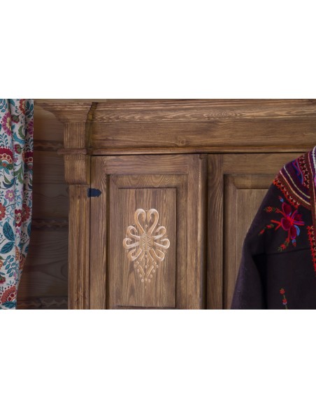 SZAFA WOSKOWANA Z PARZENICAMI