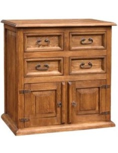 Komoda z litego drewna lakierowana.